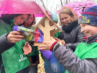 Дети готовят кормушки для зимующих птиц в Лосино-Петровском