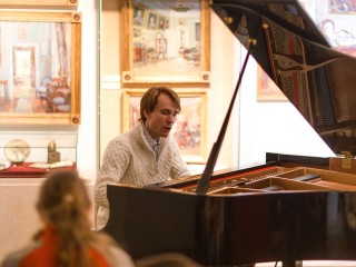 «Ночь искусств» в Долгопрудном: музей приглашает на экскурсии с фонариками и народные мастер-классы