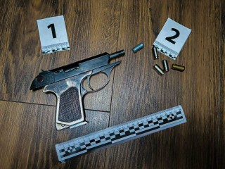 На черный день: арсенал оружия и боеприпасов нашли в обычной квартире