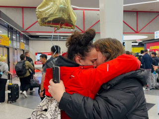 В Шереметьеве гордо, громко и со слезами на глазах встретили двукратную чемпионку мира по самбо Карину Черевань