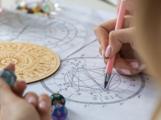 Ноябрь 2025: Какие знаки ждет финансовый прорыв, а какие — судьбоносная встреча?