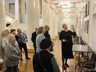 Для пожилых людей организовали прогулку по экспозиции «Жуковское притяжение»