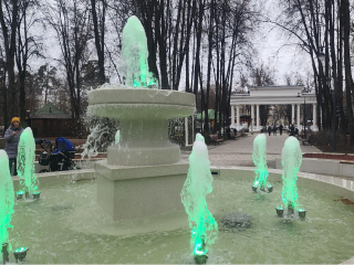Новый фонтан заиграл красками в Городском парке