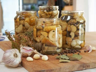 Где купить соленые грузди, рыжики и маслята: ярмарки в столичном регионе