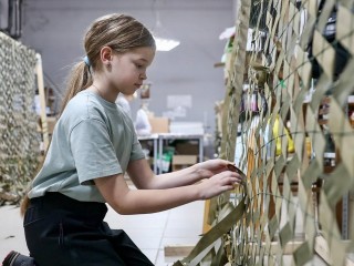 Волонтеры СВО в Луховицах собирают деньги на материалы для плетения маскировочных сетей