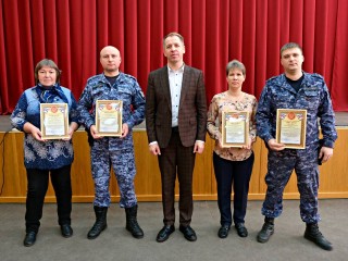 Сотрудники вневедомственной охраны Шаховской получили награды в честь 73-летия службы