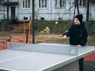 Теннисный стол и воркаут-площадку установили в одном из щелковских дворов