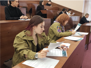 Больше сотни мытищинцев проверили знания о народах России на диктанте