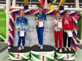 Решающая дуэль: кто победил в финальной схватке двух спортсменок из Подмосковья на турнире по фехтованию