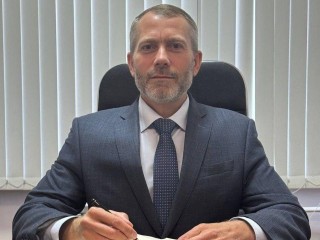 Крепкие напитки — двойная угроза: нарколог рассказал, почему виски или водка опаснее для стенок желудка