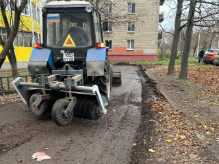 Коммунальщики убрали двор на улице Московской по просьбе жителей