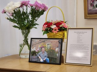 Пятьдесят оттенков яркого: в Ногинске открылась выставка памяти художника Валерия Никулина