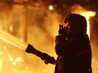 За сутки потушили 22 пожара в Подмосковье: сколько человек спасли