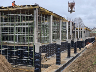 На городском стадионе «Спартак» в Можайске строят вторую секцию трибун