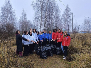 Экологическая инициатива объединила студентов: как уборка территории помогает формировать ответственное отношение к природе