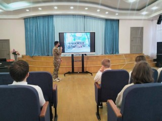 Выжил под пулями: ветеран СВО провел урок мужества для школьников Балашихи