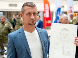 Дочь героя СВО из Богородского округа нарисовала папу для масштабной выставки