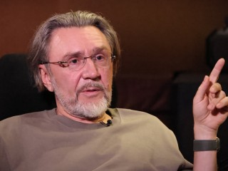 Maybach и мед: названы райдеры дорогого и дешевого артистов на Новый год