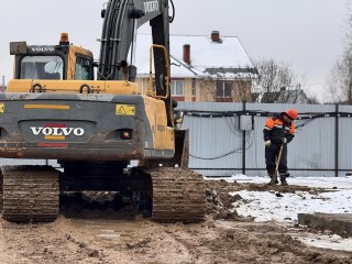 В поселке Шаховская возводят новый жилой дом на улице Базаева