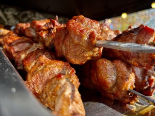 Внимание, хороший маринад и мясо от проверенных поставщиков: замглавы Солнечногорска раскрыл секрет приготовления сочного шашлыка
