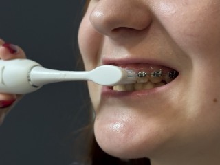 Размер тоже важен: как подобрать зубную щетку, которая решит все стоматологические проблемы