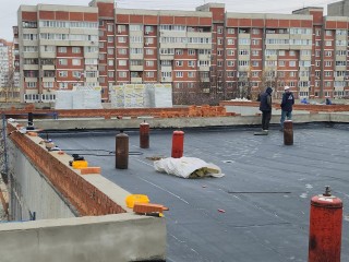 Крыша детского сада в Серпухове превратилась в временный бассейн для проверки герметичности