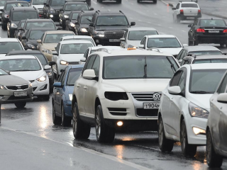 Самые жуткие пробки будут в эти дни: Минтранс объяснил, почему не стоит ехать за подарками в Москву