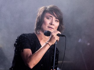 «Корабли в моей гавани жечь»: иноагент Земфира* сбывает имущество в России