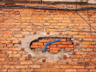 Арт-часы в стариной кладке балашихинской фабрики могут повернуть время вспять