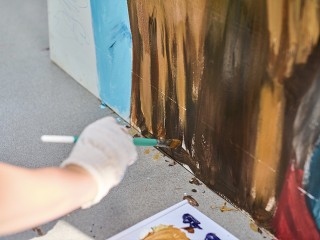 Экспрессионизм против серых стен: шедевр Ван Гога требуют вернуть в подъезд в Балашихе