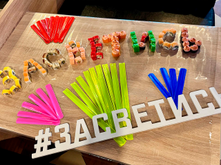 Автоинспекторы угостили роллами самых «заметных» пешеходов в Зарайске