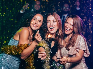 Какие наряды не подходят для новогоднего корпоратива: советы стилиста