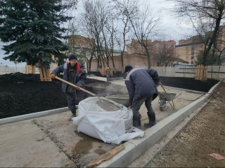 Прогулки вместо машин: как площадь Революции в Истре превращают в уютный сквер