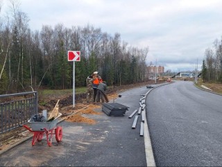 На Северном подъезде к Лобне начали строить тротуары
