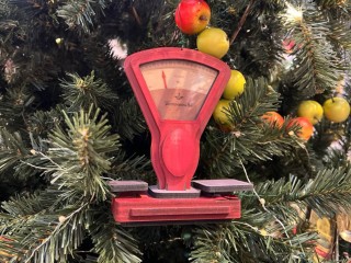 В Шатурском музее поселился «сладкий» Новый год: елку украсили винтажными игрушками из прошлого