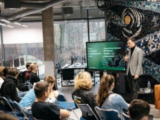 Будущее за креативом: каким опытом обменивались представители школ креативных индустрий на форуме в Воронеже