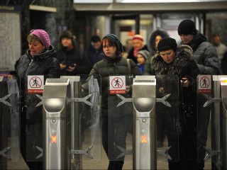Осторожно, двери закрываются: на загруженной станции метро перекрыли выходы 12 ноября