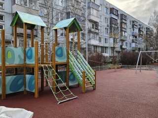 В Военном городке завершили работы на новой детской площадке