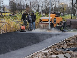 Возле лобненского пруда обновили пешеходную зону