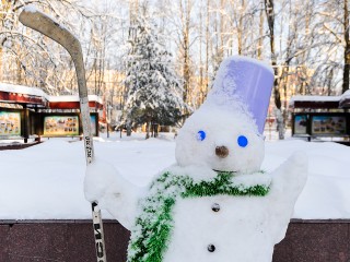 В сквере театра «Огниво» вновь обустроят «Город Снеговиков» и проведут конкурс на лучшую поделку