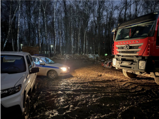 Сразу несколько грузовиков с мусором остановили полицейские в Беляниново