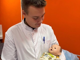 Из класса в лабораторию: каширские школьники отработали навыки врача на тренажерах