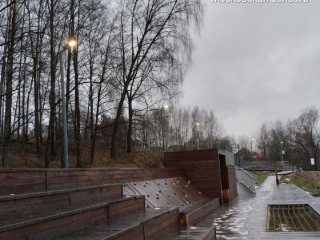Светит ярко даже ночью: на городской плотине в Волоколамске восстановили фонарь