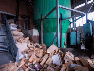Приключения коробки: как из использованной картонной упаковки в Подмосковье получают новые бумажные изделия