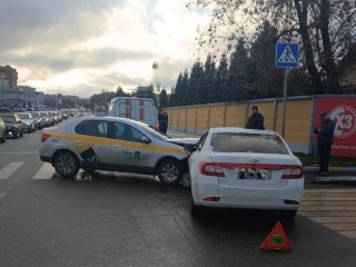 ДТП на перекрестке в Ступине: пострадала 63-летняя пассажирка Renault Logan