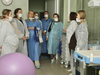 Этот день поможет не волноваться перед родами: в Королеве приглашают семьи на прогулку по роддому и встречу с врачами