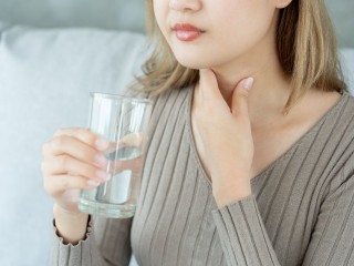 Сигнал тревоги от организма: о каком опасном заболевании может говорить проблема с глотанием