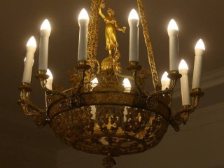 Роскошную бронзовую люстру династии Морозовых представили в Горках Ленинских