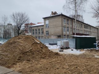 На территории гимназии №24 в Октябрьском построят спорткомплекс и новую детскую площадку