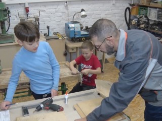 Забытое ремесло: почему в Ступине дети снова берут в руки лобзики